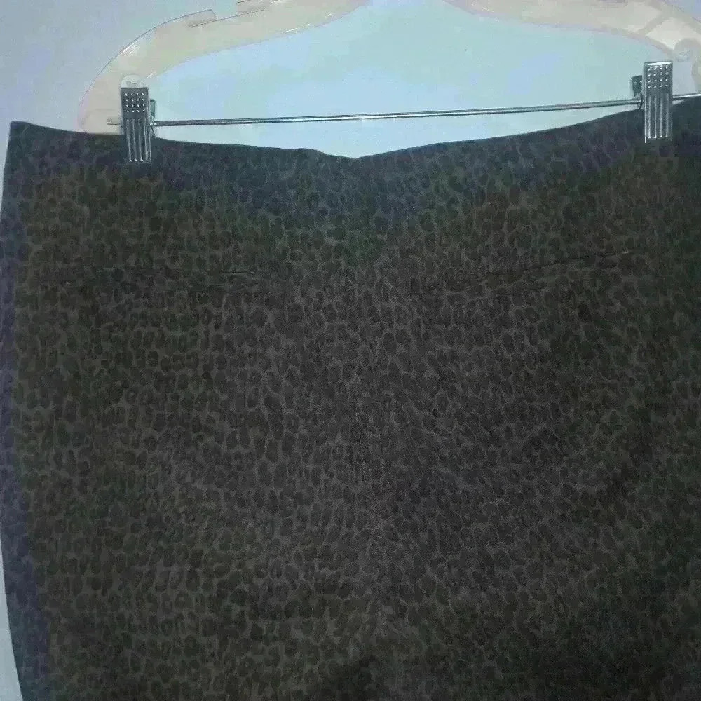 Time and Tru  size 14, animal print,, leopard print, dark grey pant - Picture 6 of 7